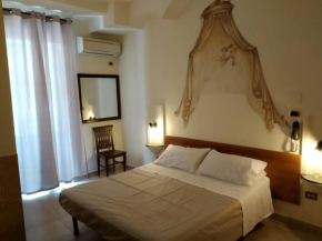 Отель Hotel Vittorio Veneto  Неаполь